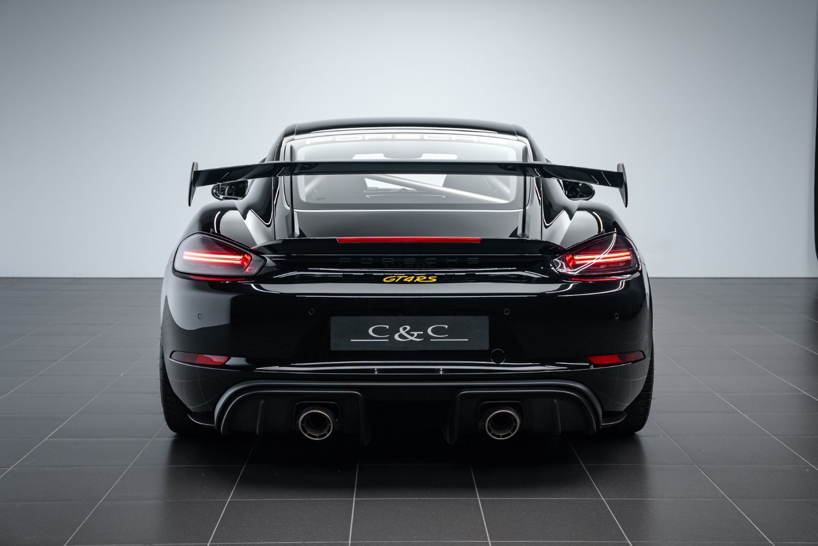 Fahrzeugabbildung Porsche 718 Cayman GT4 RS WEISSACH/PCCB/LIFT/CARBON