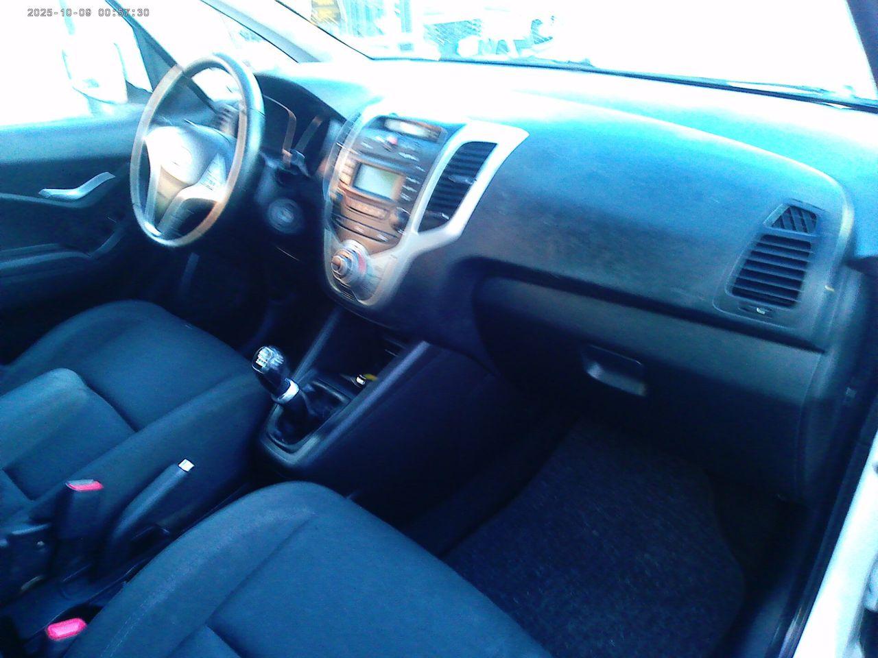 Hyundai ix20 2011 — photo 8