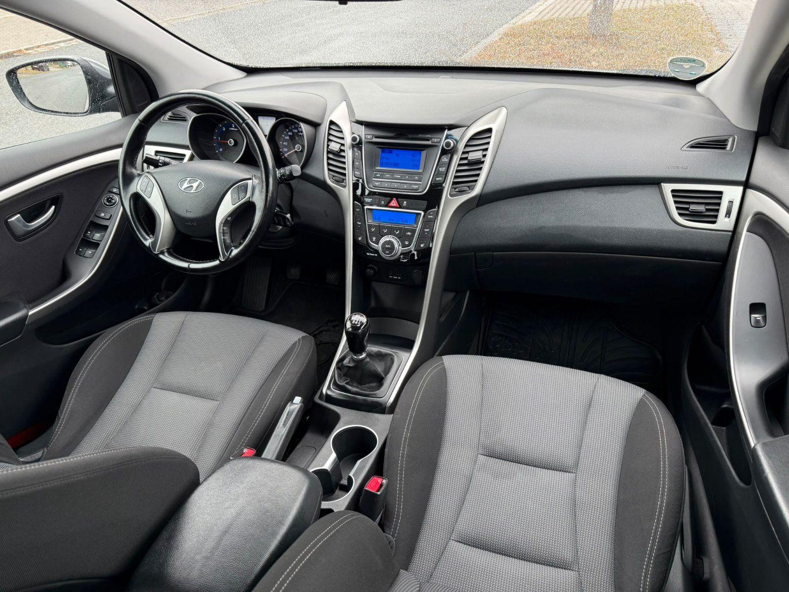 Hyundai i30 2013 — photo 8
