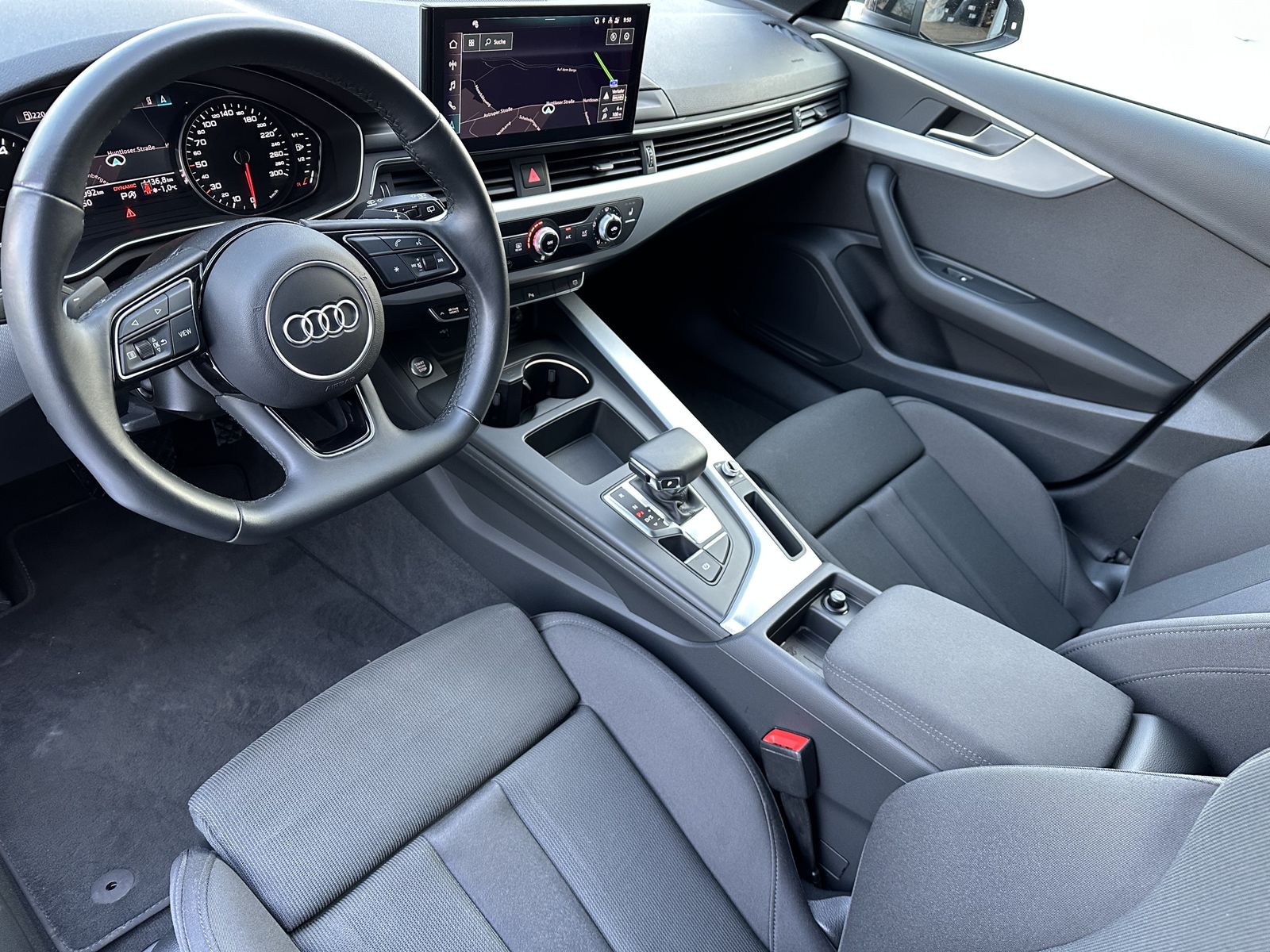 Fahrzeugabbildung Audi A4 Avant 40 TDI Advanced NAV+LED+HUD+TEMPOMAT+PP