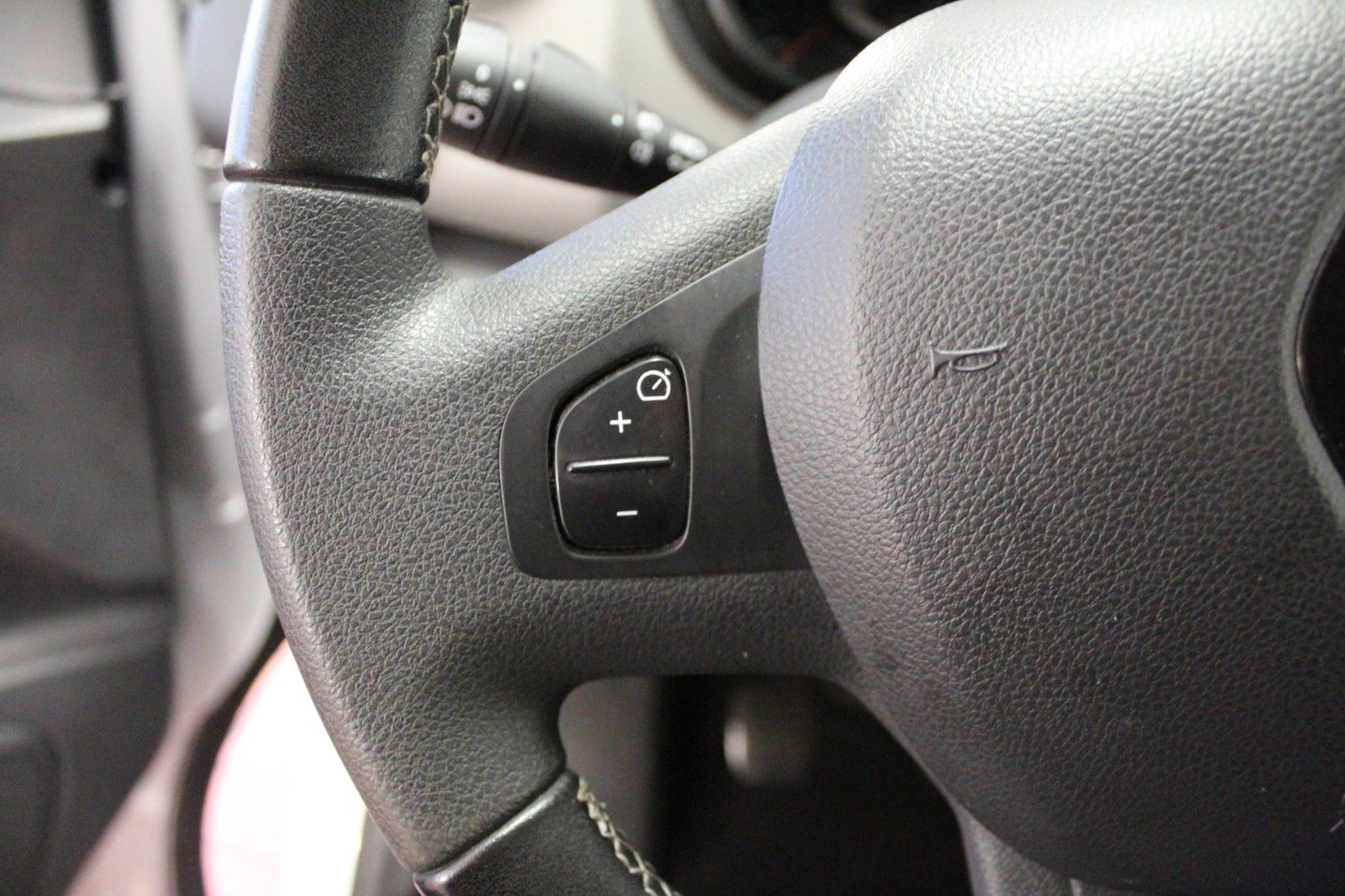 Fahrzeugabbildung Renault Trafic Combi dci 125 Expression*9-Sitzer*Navi*AH