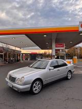 Mercedes-Benz Mercedes E 240 - Mercedes-Benz E 240 in Düsseldorf