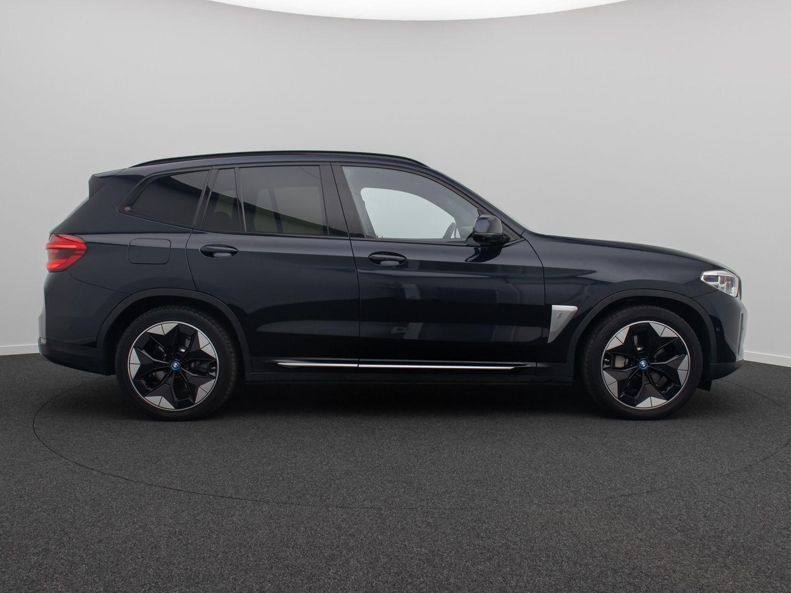 Fahrzeugabbildung BMW iX3 Impressive Alarm H/K 360°HUD Komfort Panoram