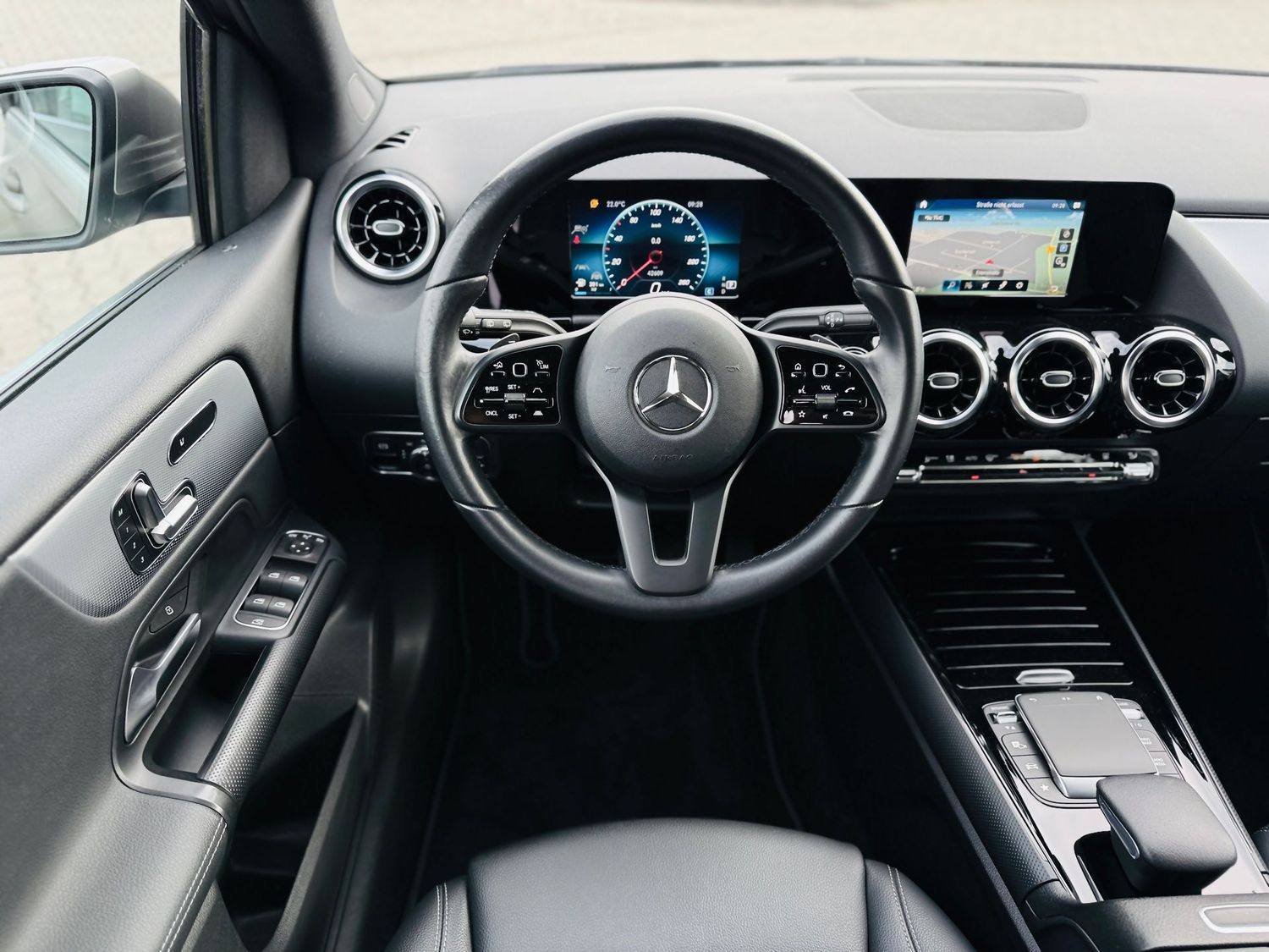 Fahrzeugabbildung Mercedes-Benz B 180 d, Autom, Distronic, PTS, RFK, Navi, Totw,