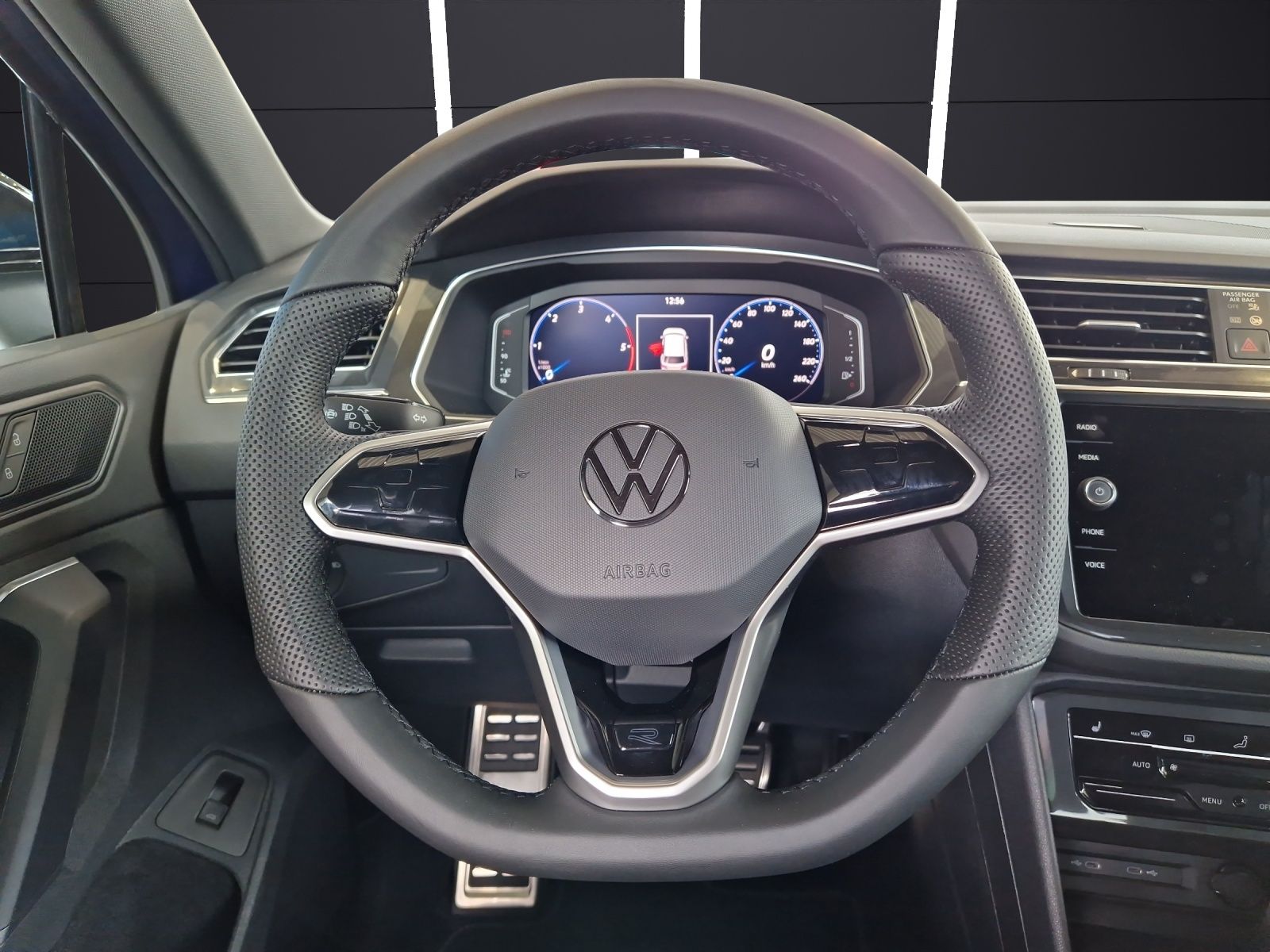 Fahrzeugabbildung Volkswagen Tiguan R-Line 4M MATRIX ACC 20" NAVI