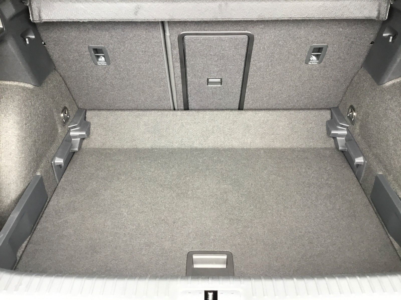 Fahrzeugabbildung CUPRA Formentor 2.0 TSI DSG 4WD+Pano+Matrix+AHK+19"