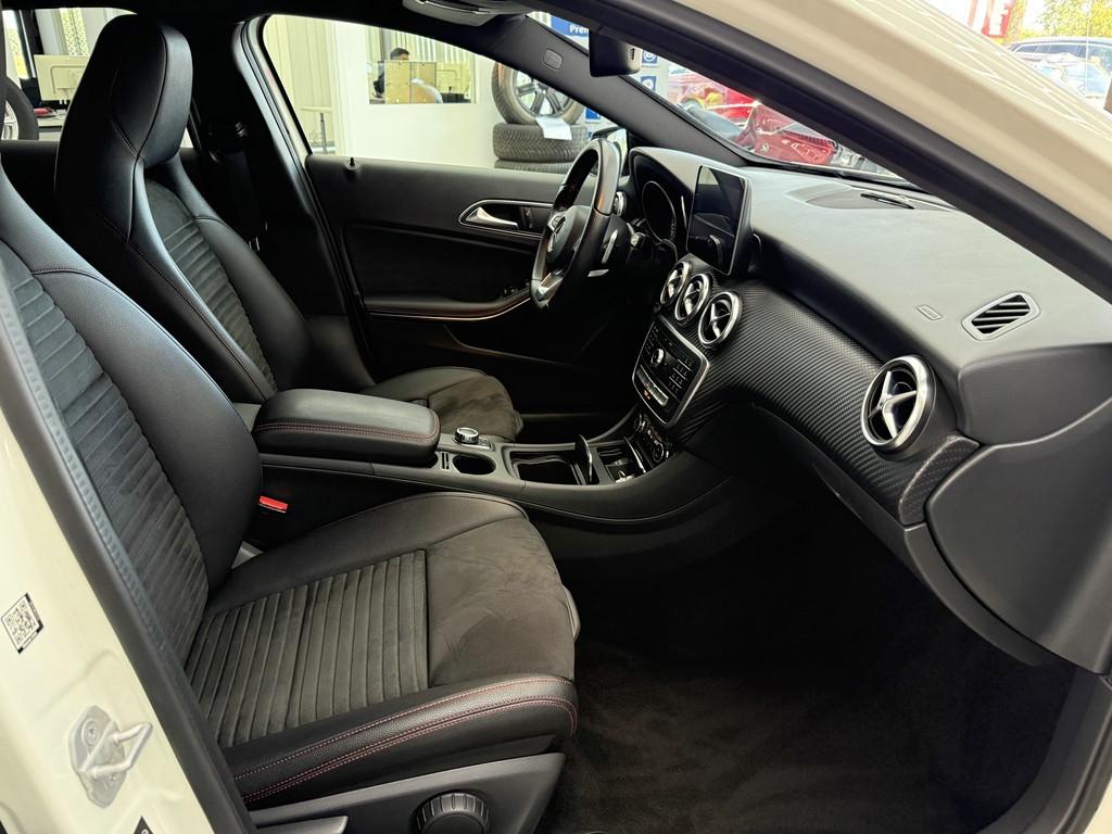 Mercedes-Benz A 200 CGI AMG Line, LED, Leder, Navi, 7G, Kamera