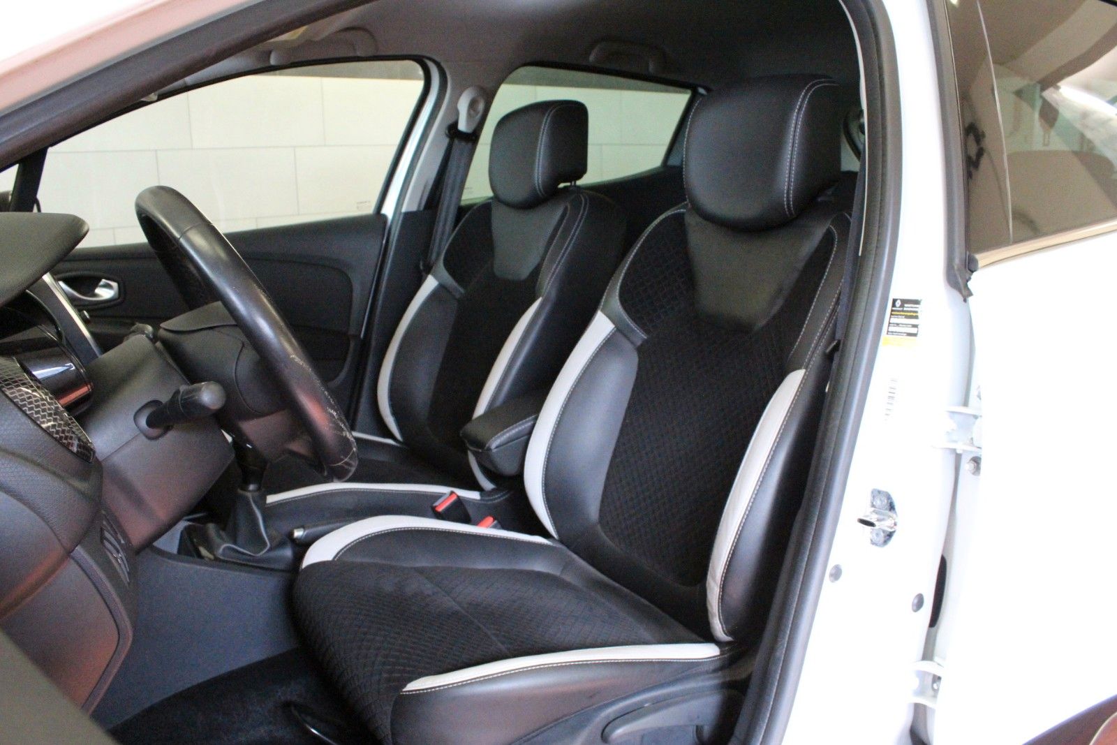 Fahrzeugabbildung Renault Clio TCe 90 IBose Edition *Navi*Klima*PDC*