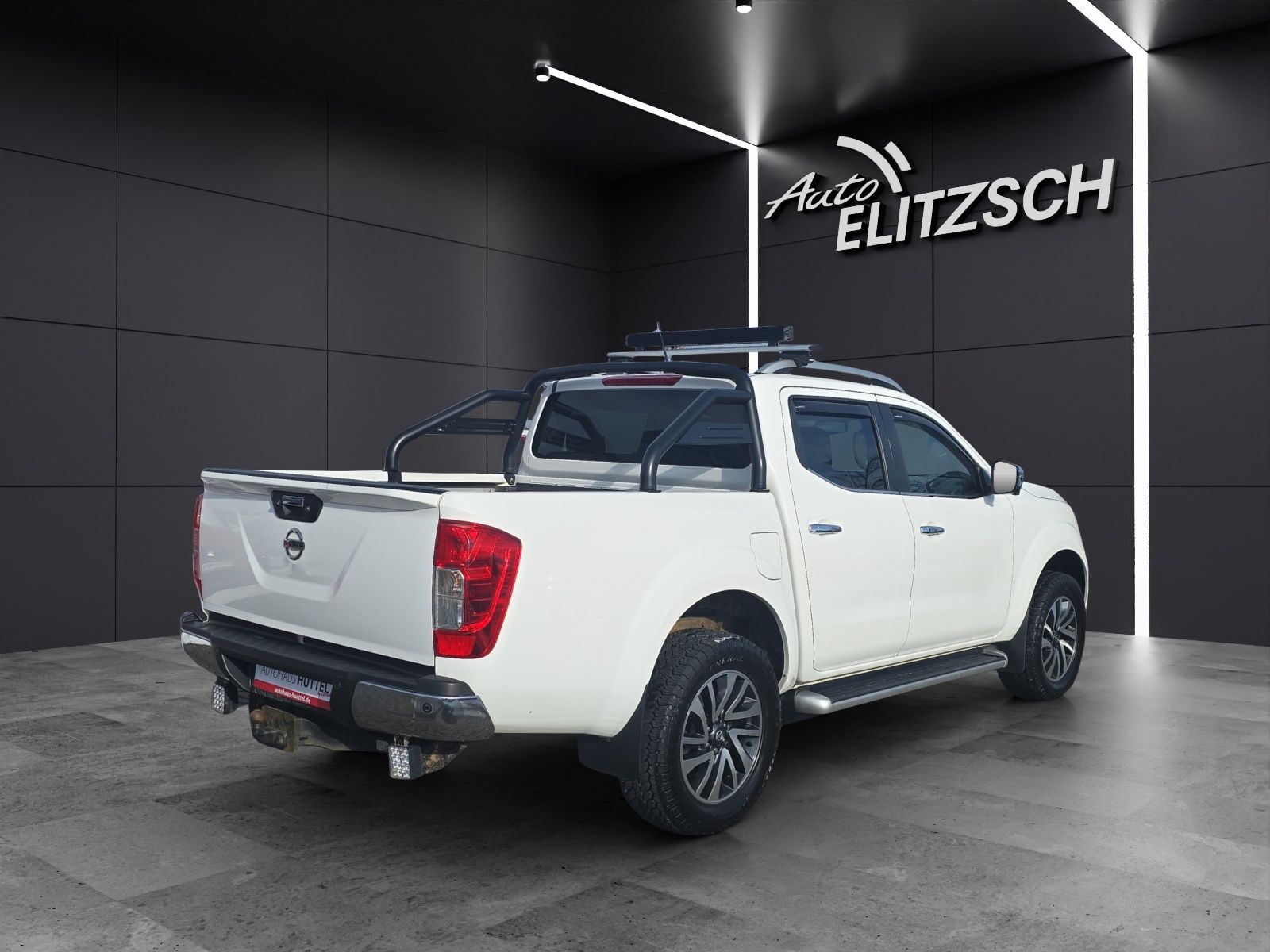 Fahrzeugabbildung Nissan Navara NP300 Tekna Double Cab 4x4 RFK SH LED