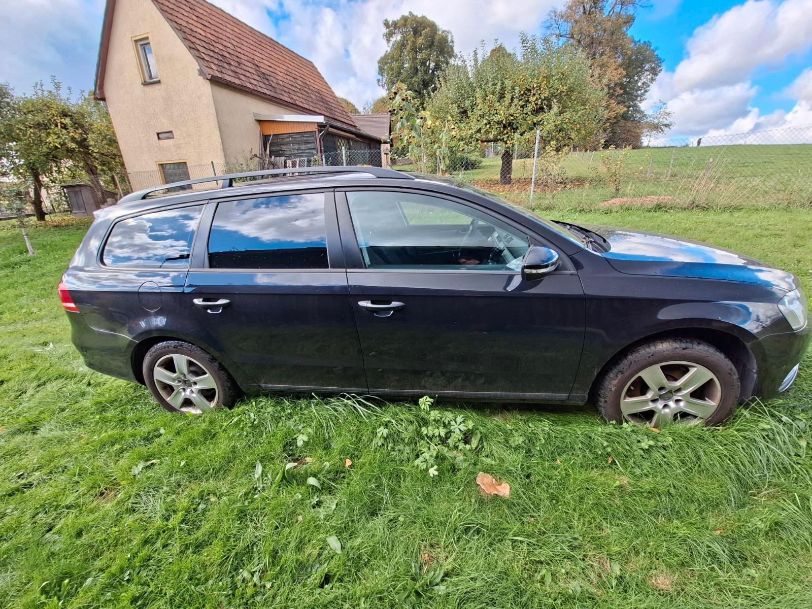Volkswagen Passat 2011 — interior