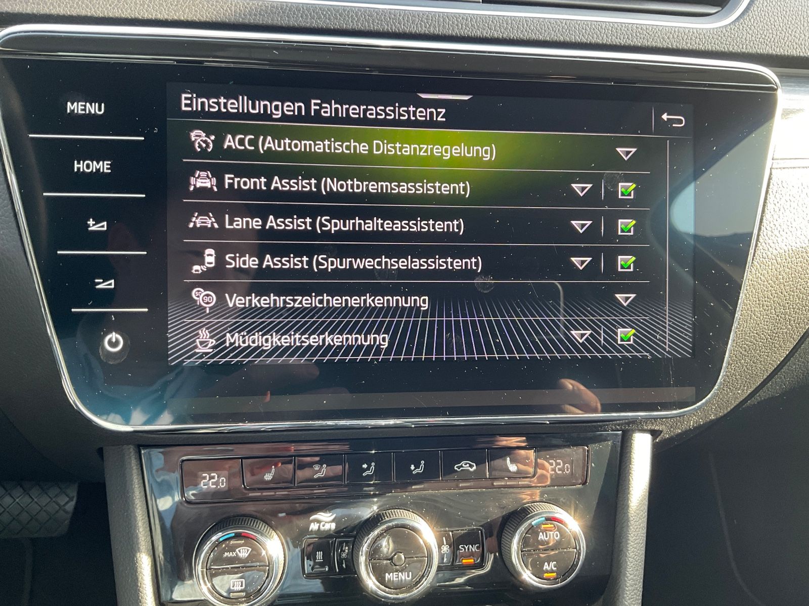 Fahrzeugabbildung SKODA Superb Combi 2.0 TDI DSG STYLE,Standheizung,Car