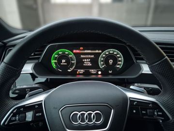 Audi Q8 - 8