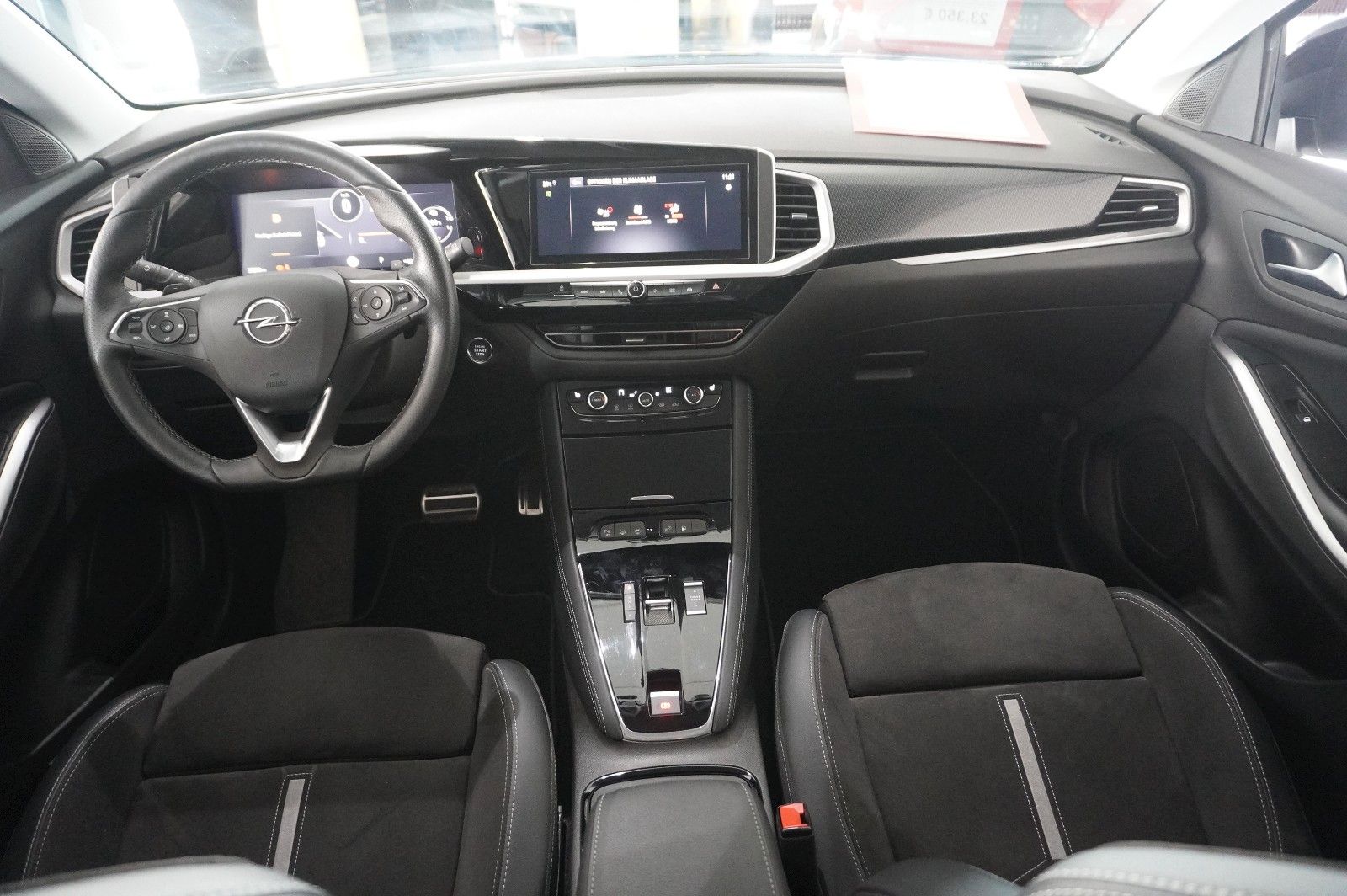 Fahrzeugabbildung Opel Grandland (X) 1.6T GSe HYBRID 4X4 NAVI/LED/SPORT