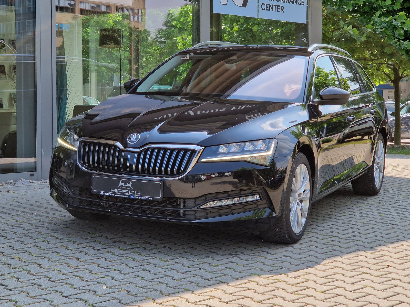 Fahrzeugabbildung SKODA Superb Combi Ambition 2.0 TDI DSG NAVI RFK
