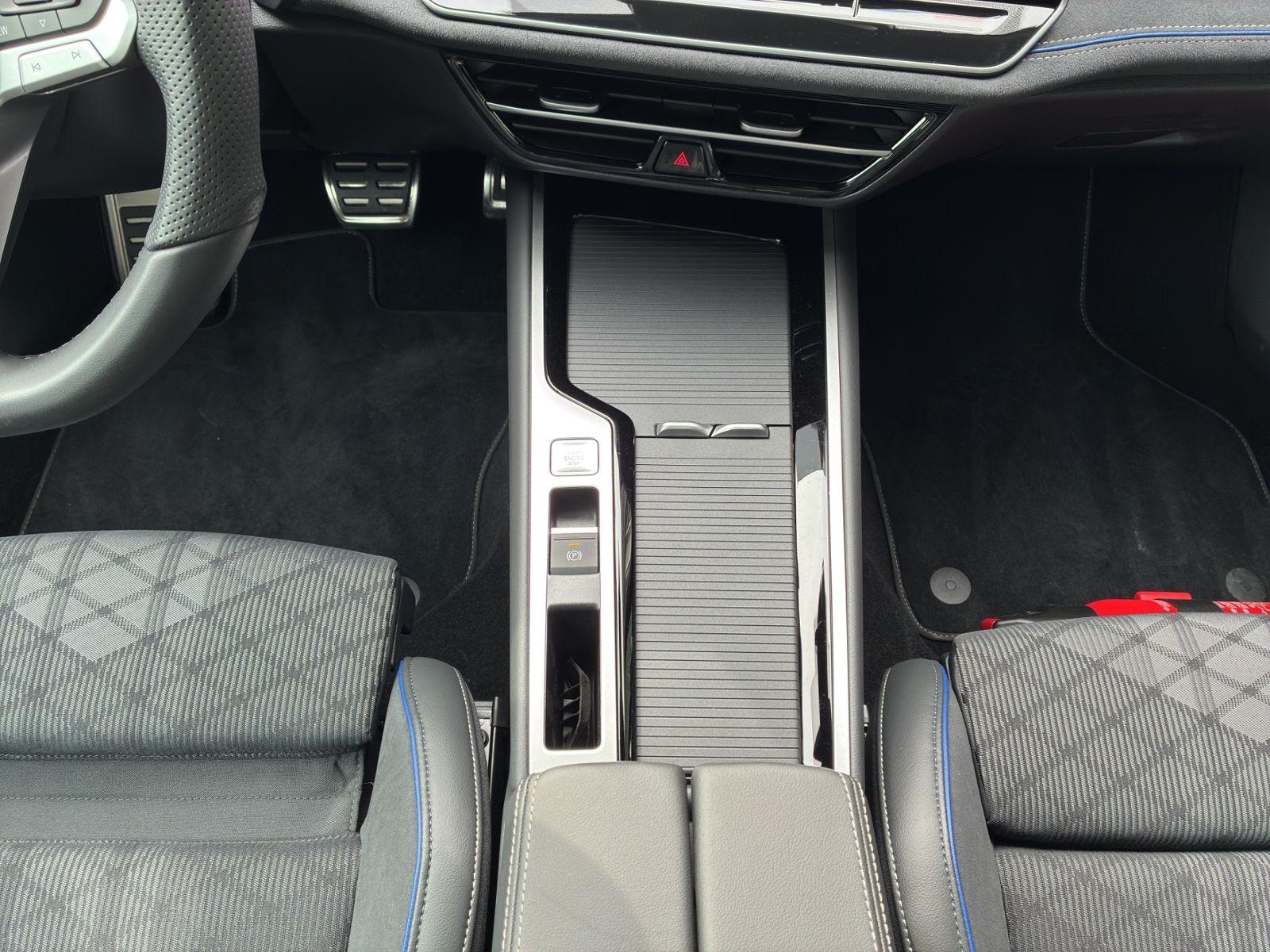 Passat 2.0 TDI R-LINE 4M *STDHZG*AHK*BLACK*
