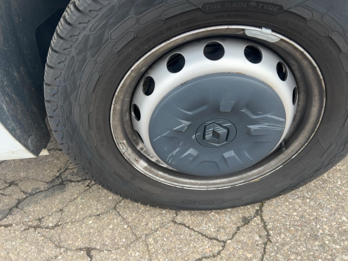 Fahrzeugabbildung Renault Master Kasten L2H2 3,3t dCi 150 Automatic AHK