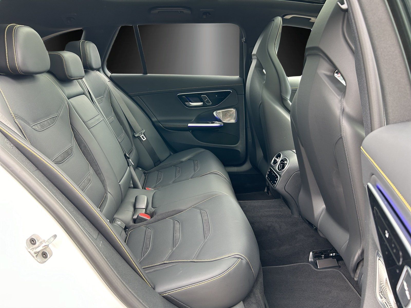 Fahrzeugabbildung Mercedes-Benz C63SE T €144.835-Perf.Sitz DISTRO AERO Pano Memo