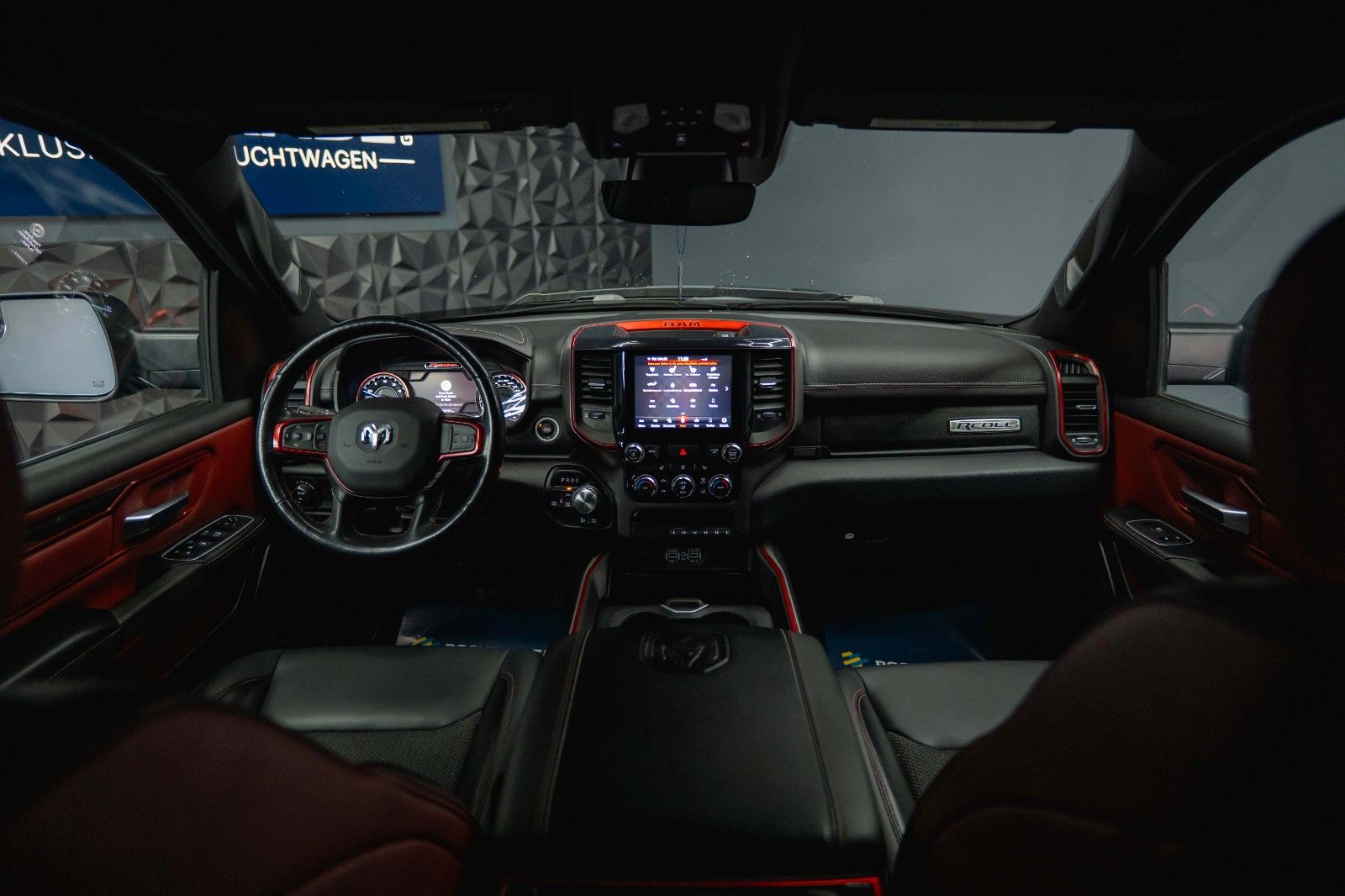 Fahrzeugabbildung Dodge RAM 5.7 V8 HEMI 4x4 REBEL AXLE LOCK Airmatic LED