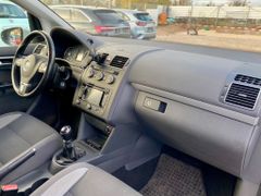 Fahrzeugabbildung Volkswagen Touran 1.6 TDI Life AAC NAVI SHZ PDC VORN ALU