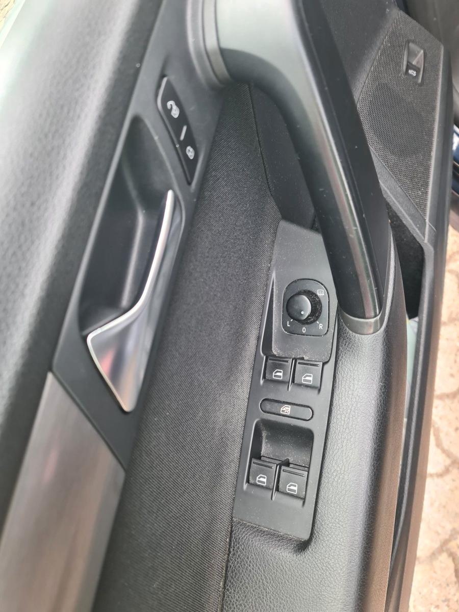 Volkswagen Passat 2011 — photo 8