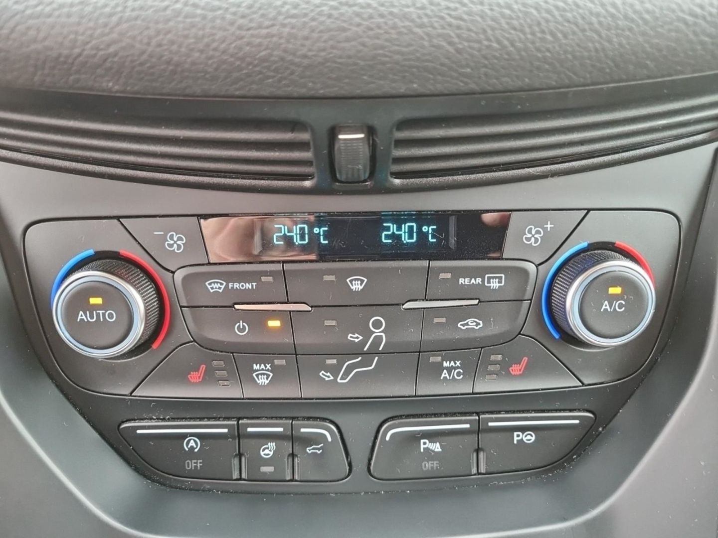 Fahrzeugabbildung Ford Kuga Titanium 1.5 EcoBoost  ALLWETTER+XENON+ACAA