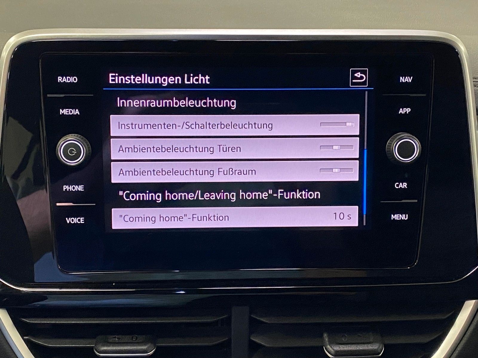 Fahrzeugabbildung Volkswagen T-Roc 1.5 TSI DSG R-Line+ACC+Garantie bis 2030++