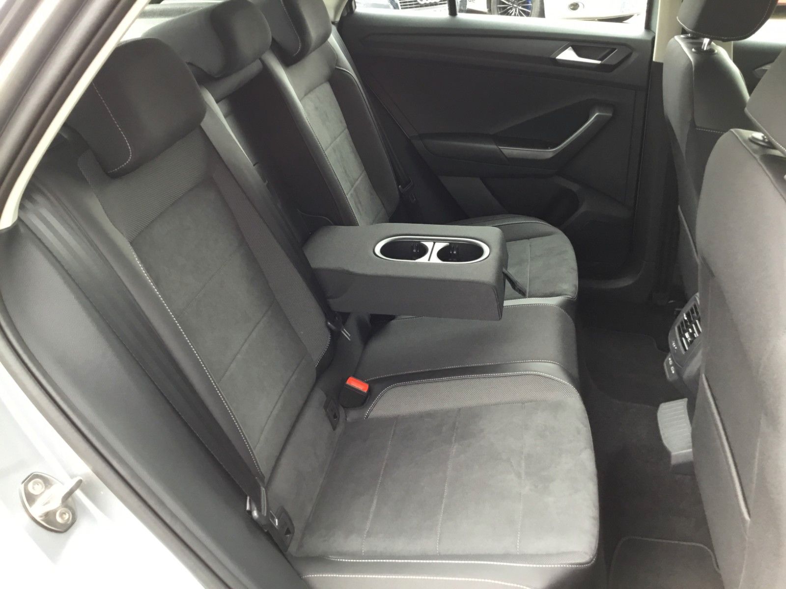 Fahrzeugabbildung Volkswagen T-Roc 1.5 TSI DSG Style+AHK+MatrixLED+ACC+Pano