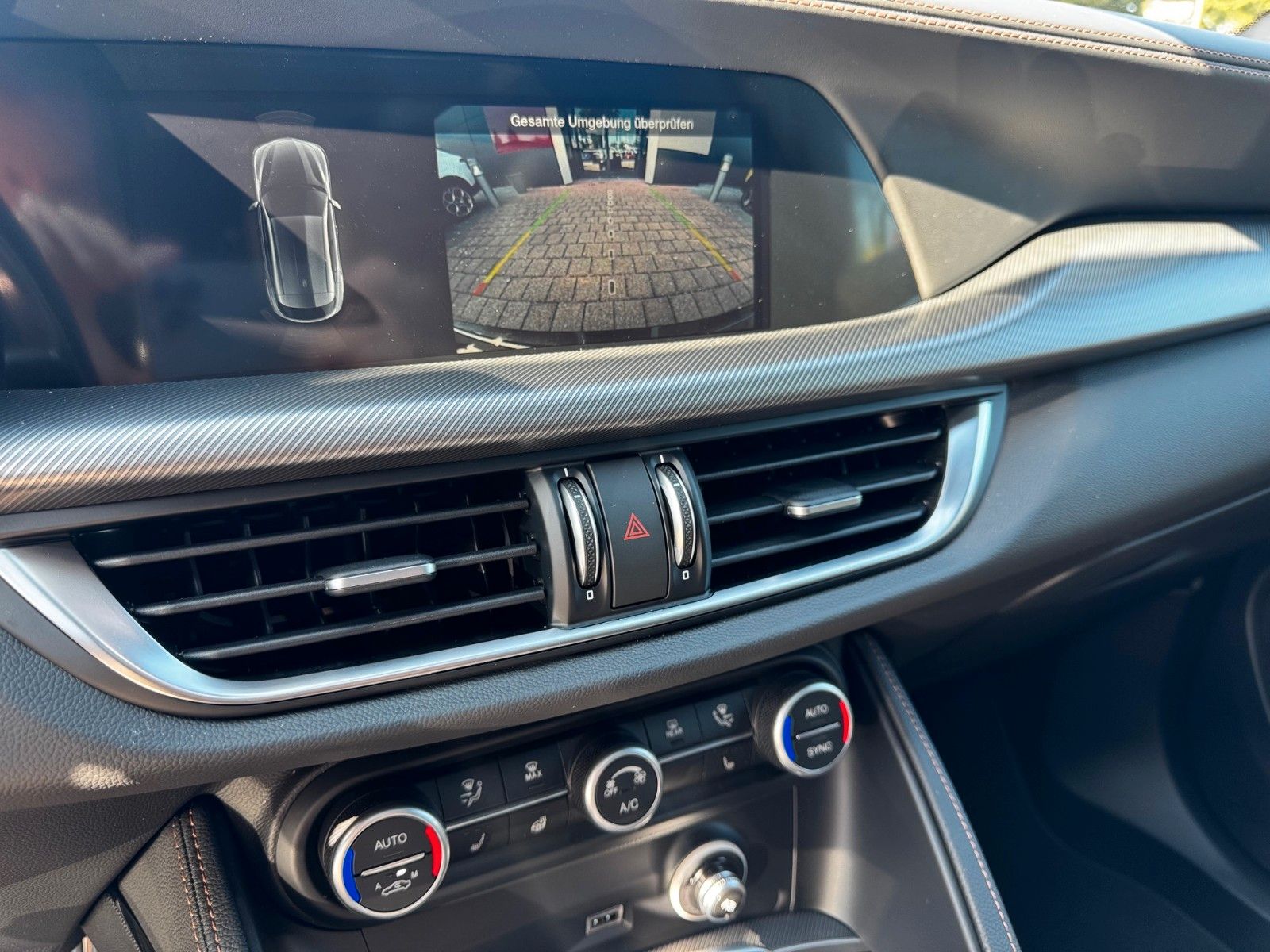 Fahrzeugabbildung Alfa Romeo Stelvio 2.0 Intensa Allrad 280PS Glasdach Navi