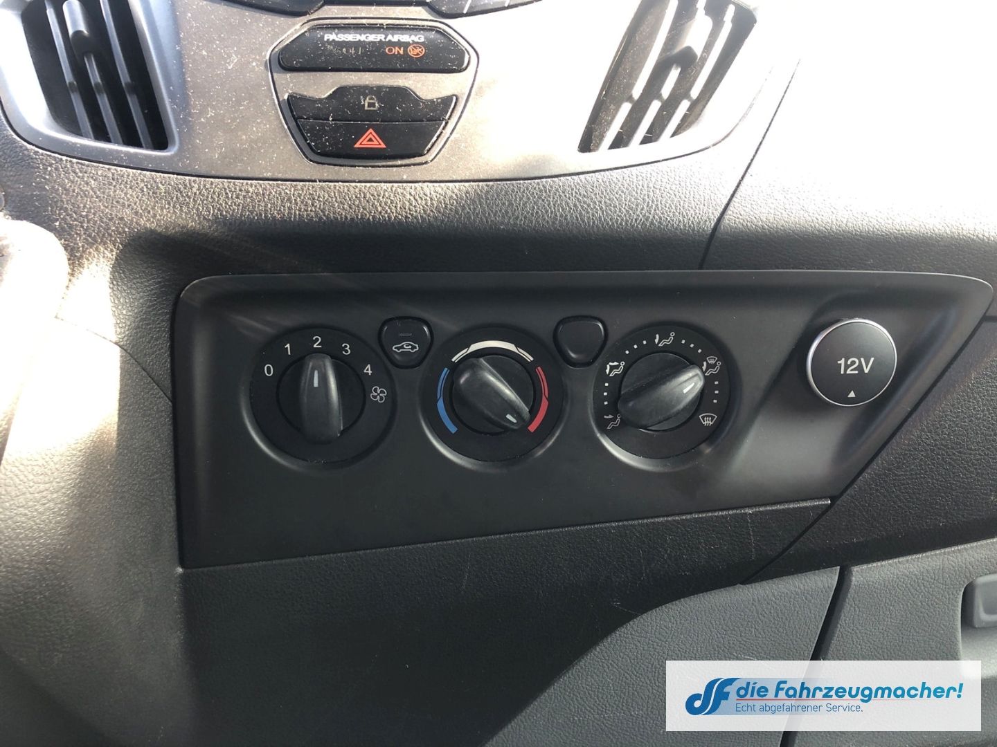 Fahrzeugabbildung Ford Transit Custom Kombi 300 L1 2.2 TDCi *2311