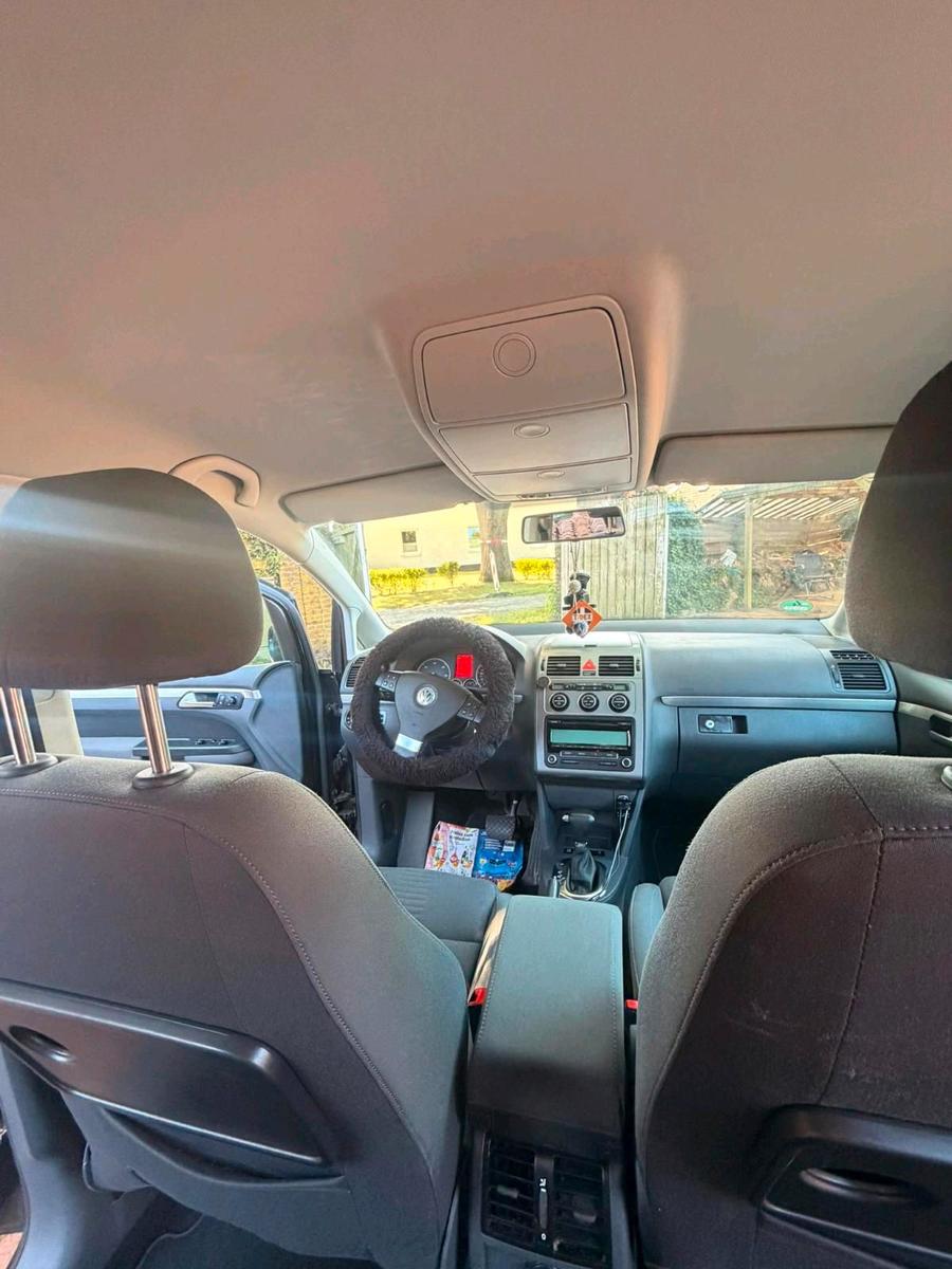 Volkswagen Touran 2009 — rear view