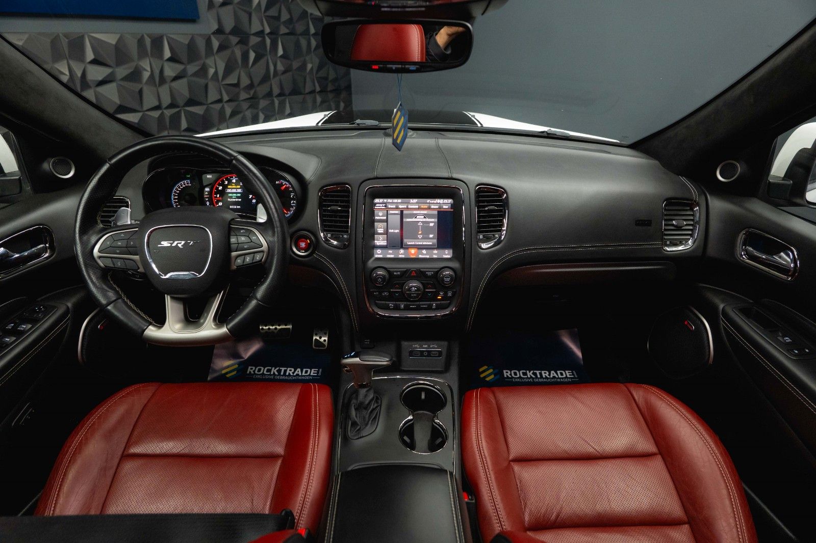 Fahrzeugabbildung Dodge Durango 6.4 V8 SRT Performance 4x4 Night-Paket