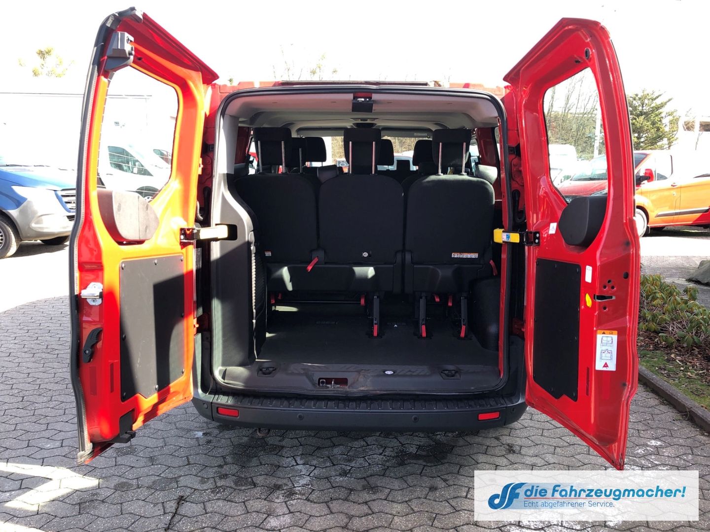 Fahrzeugabbildung Ford Transit Custom Kombi 300 L1 2.2 TDCi *1851