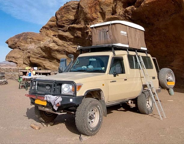 Toyota Camper in Namibia 4x4 Land Cruiser HZJ78 B...