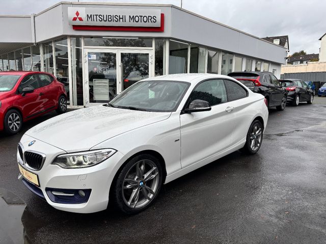 BMW 220 i Sport Line Coupe *BMW SERVICE PAKET*