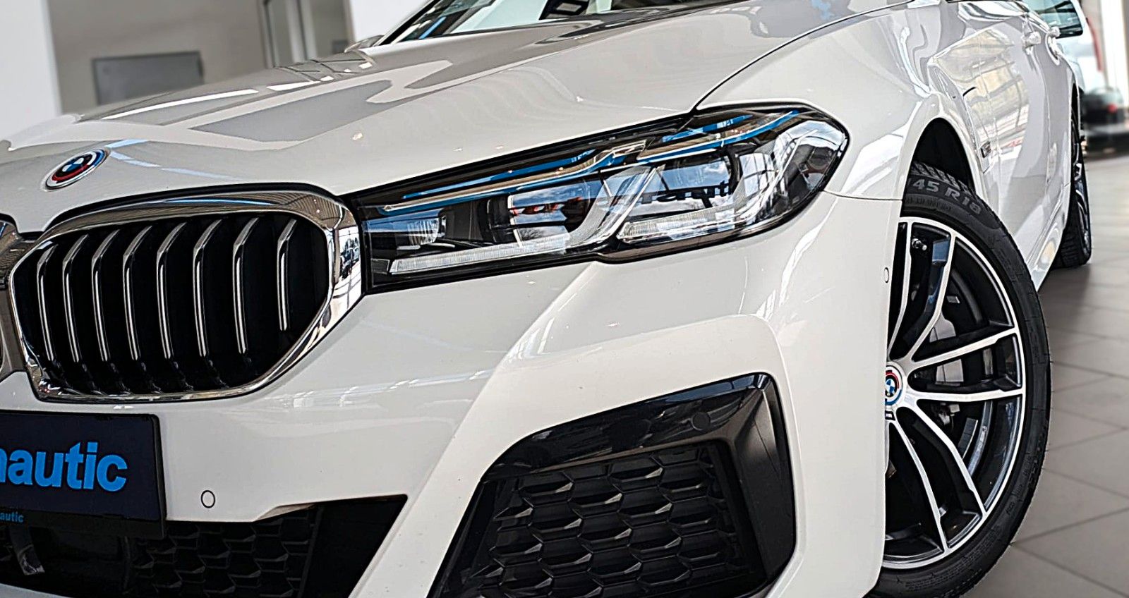 Fahrzeugabbildung BMW 530e M SPORT VIRTUAL HUD NAVI LASER LEDER AHK