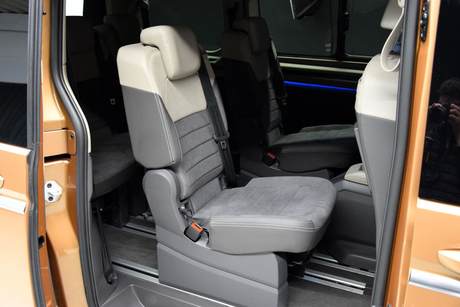Fahrzeugabbildung Volkswagen T7 Multivan Style 7-Sitze HuD AHK Alcantara LED