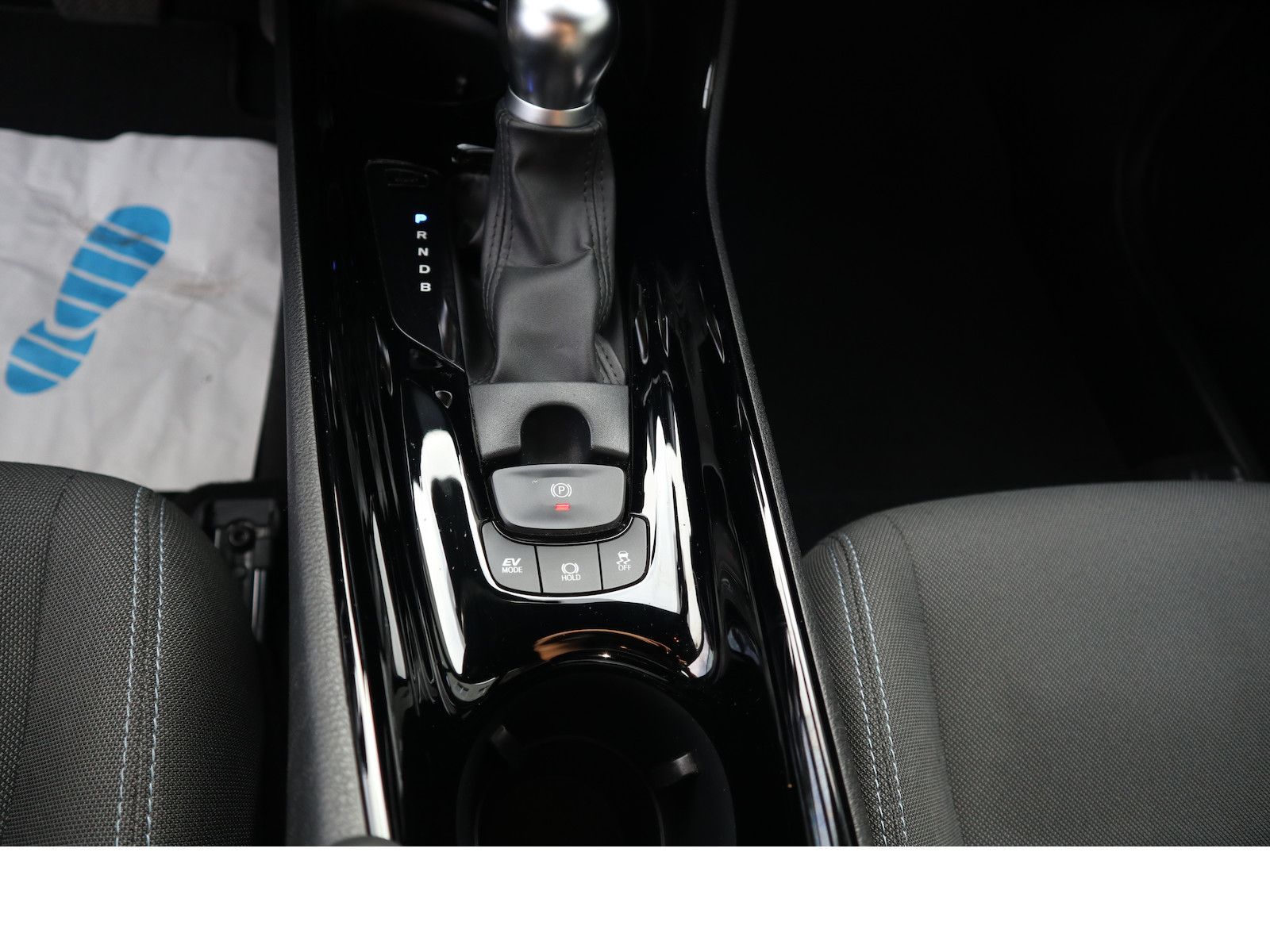 Fahrzeugabbildung Toyota C-HR Hybrid Team D Totwink/SHZ/Scheckheftgepfleg