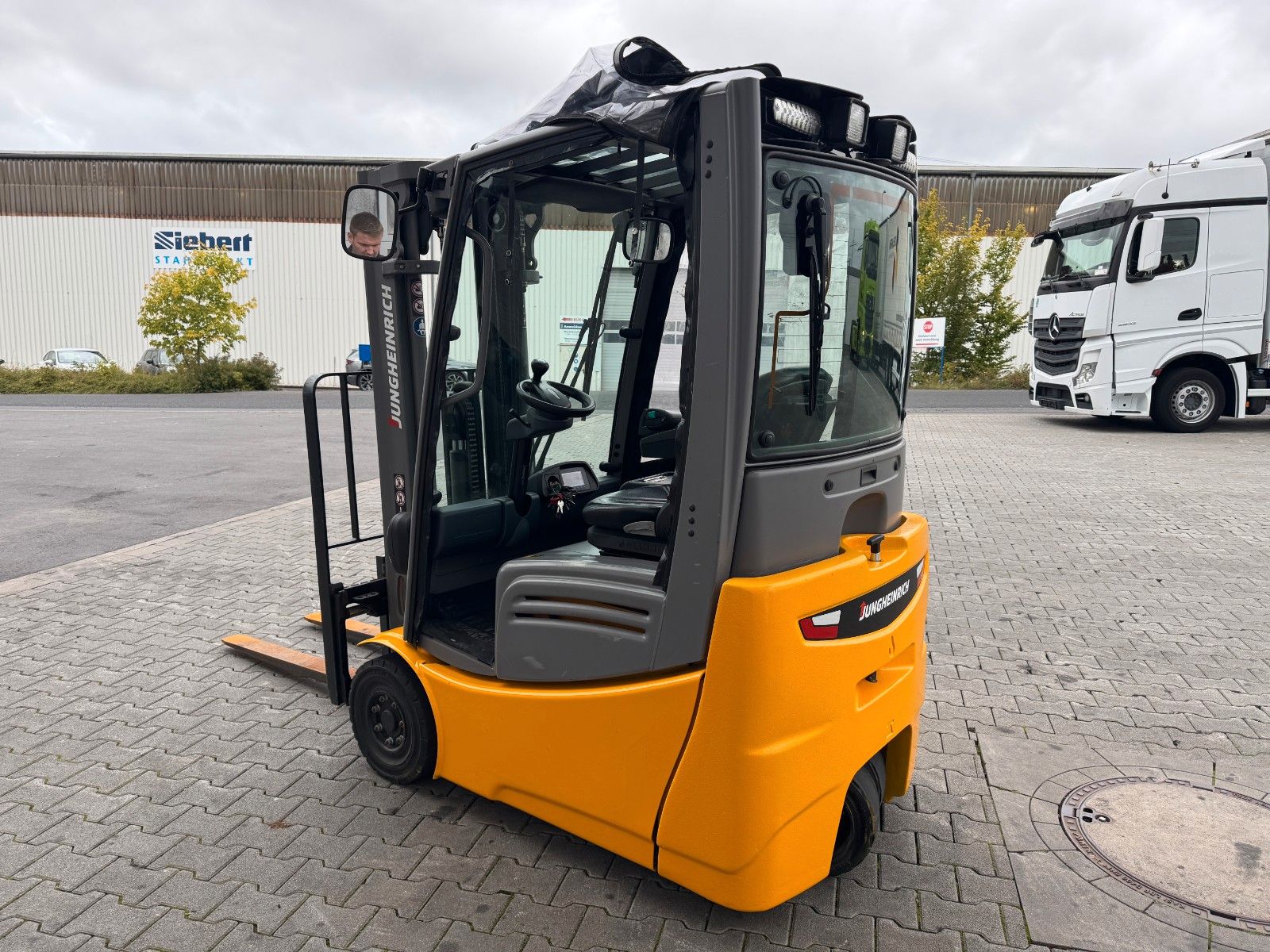 Fahrzeugabbildung Jungheinrich EFG 215 / Triplex: 4.25m! / SS / nur 2.819h!