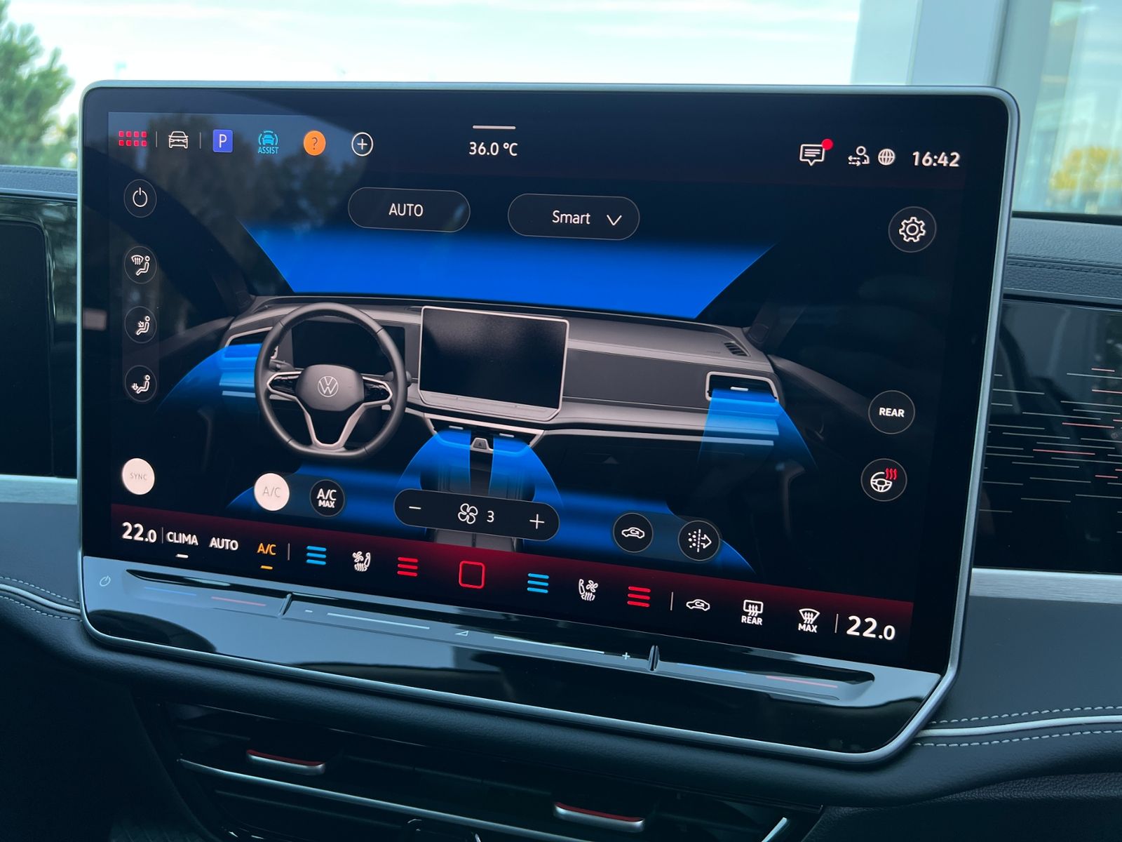 Fahrzeugabbildung Volkswagen Passat Variant Elegance 1.5 eTSI DSG *AHK,IQ-Lig