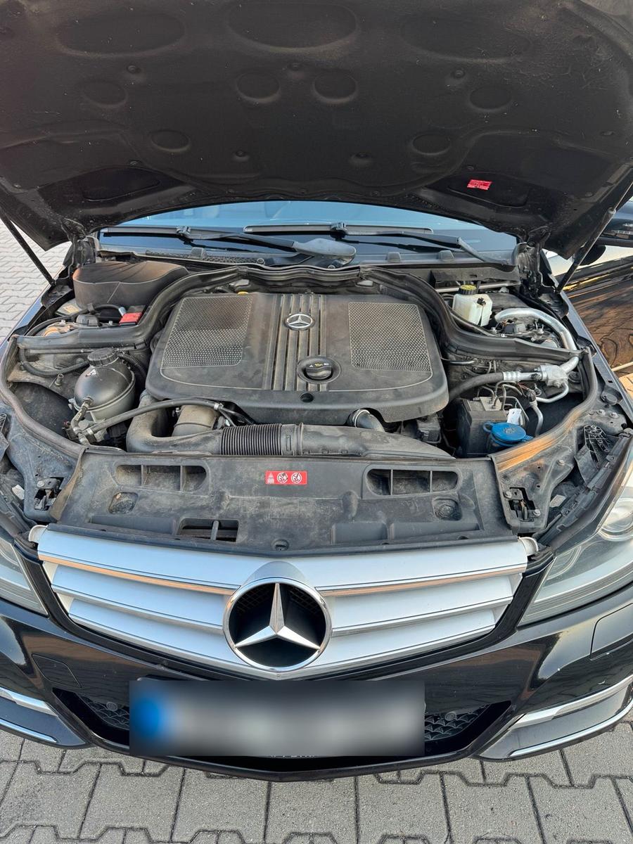 Mercedes-Benz  2012 — photo 12