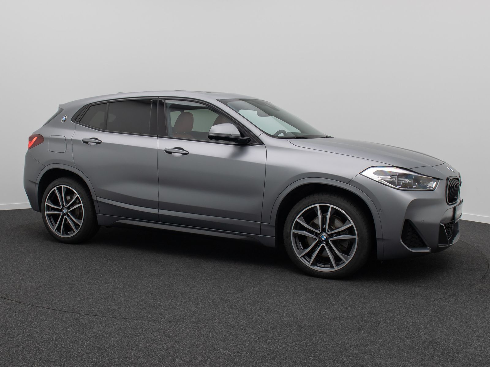 Fahrzeugabbildung BMW X2 sD20i M Sport Panorama Kamera Individual 19"