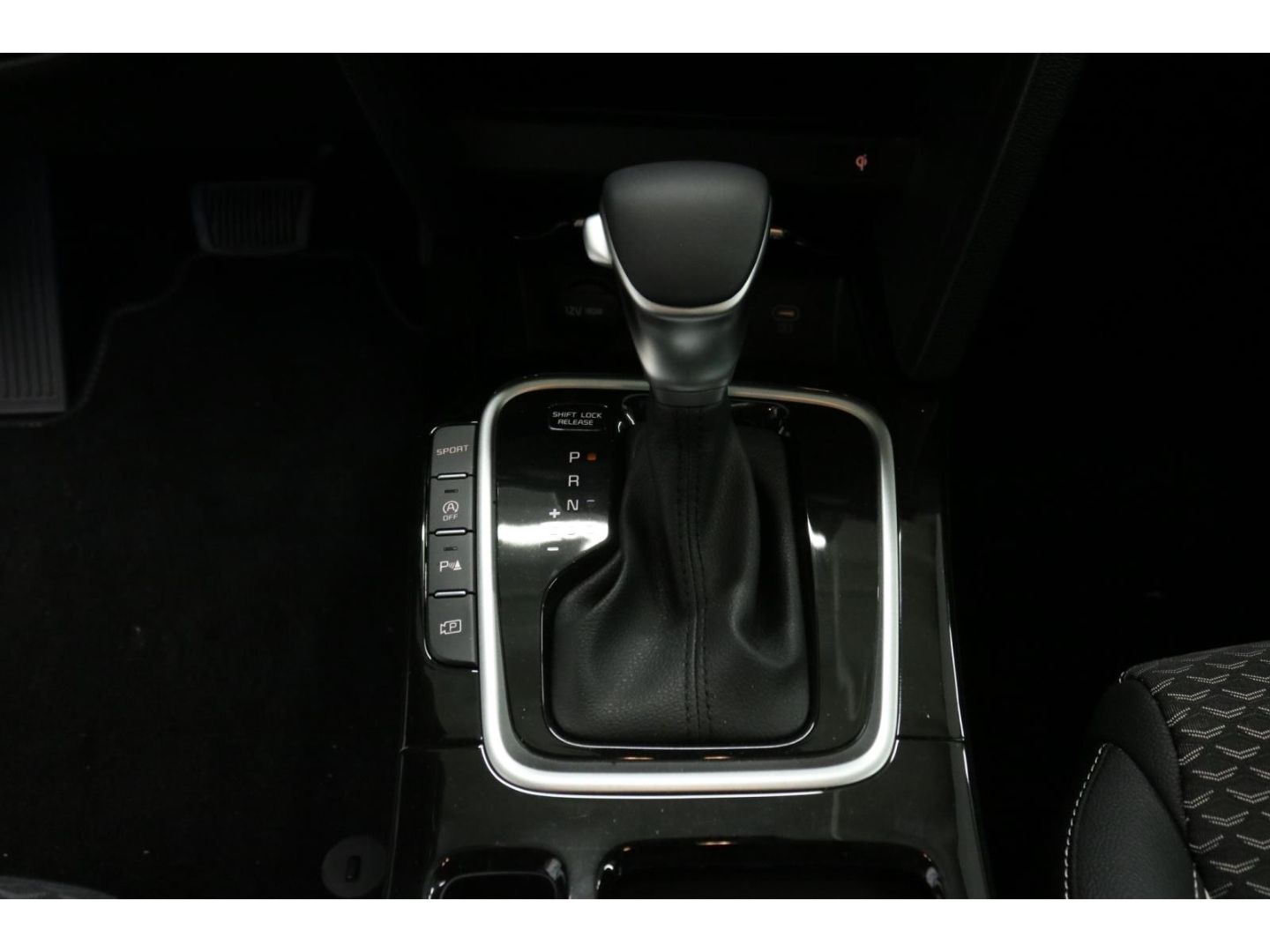 Fahrzeugabbildung Kia Ceed Spirit 1,5 Automatik Kamera Navi SHZ Tempom