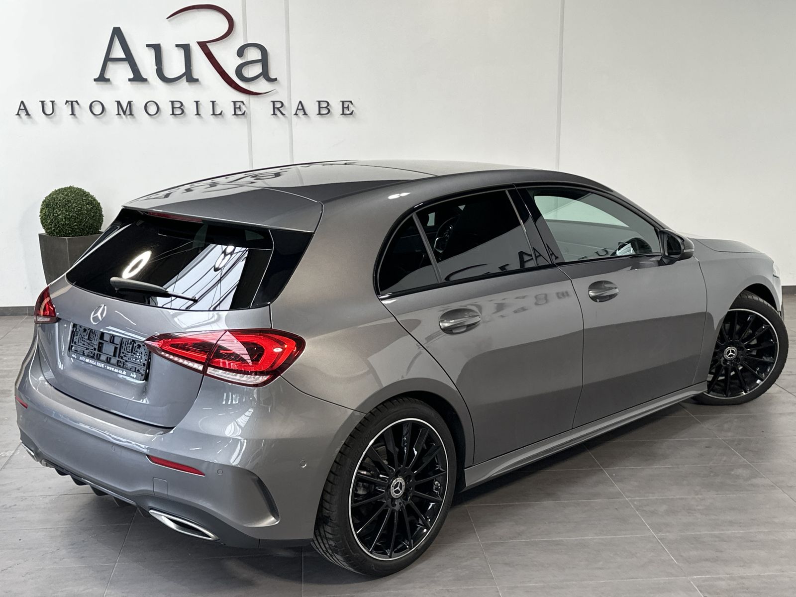 Fahrzeugabbildung Mercedes-Benz A 180 AMG-Line NAV+LED+PANORAMA+SHZ+NIGHT+19ZOLL
