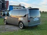 Hyundai STARIA 2.2 CRDi Signature 7-Sitzer Auto 4WD ... - gebrauchte Hyundai STARIA aus dem Jahr 2022