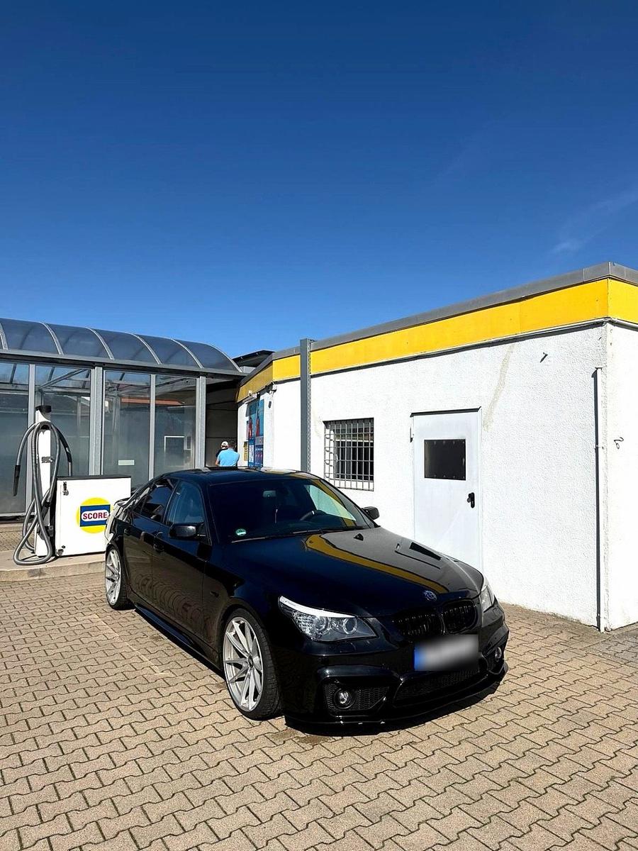BMW 523
