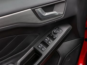 Ford Focus Turnier 1.0 Titanium Kamera Navi LED