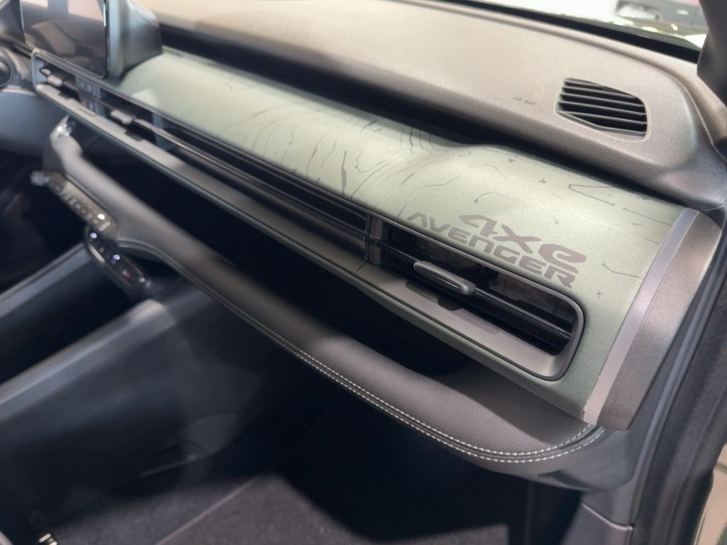 Fahrzeugabbildung Jeep Avenger 4xe Overland MATRIX NAVI 360-GRAD WINTER