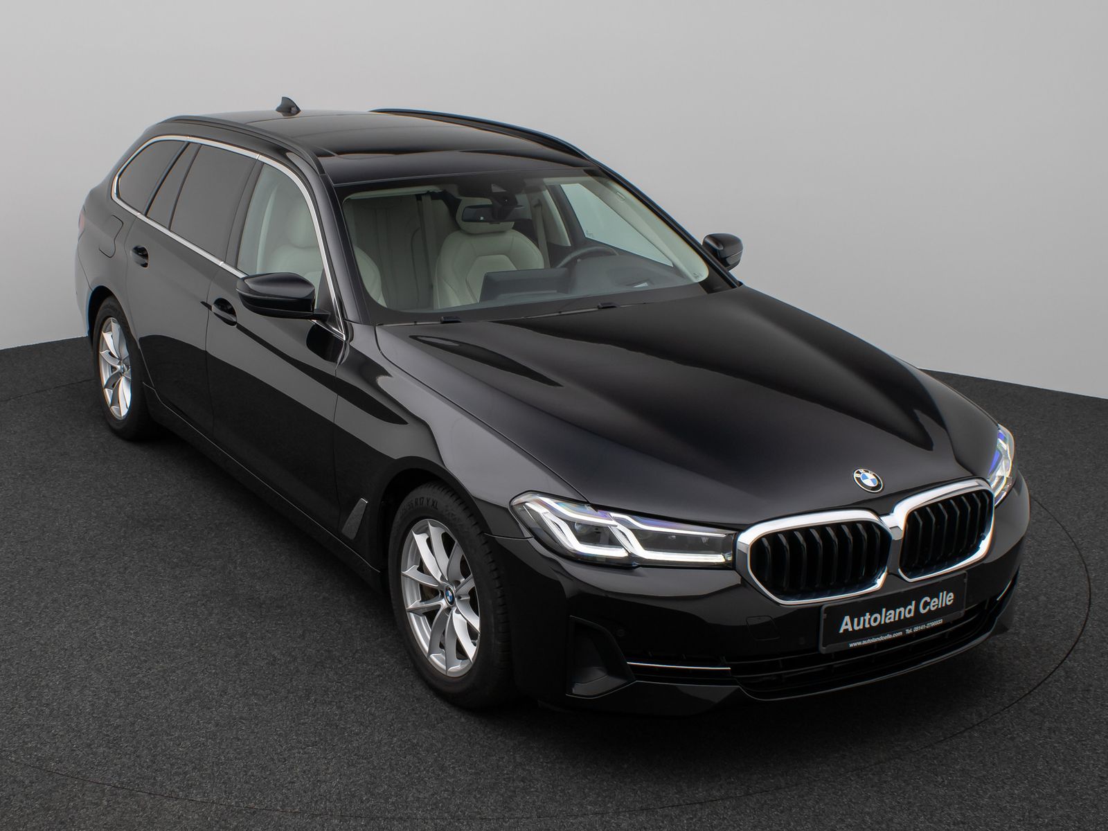 Fahrzeugabbildung BMW 530d  Panorama Kamera Laser HUD DAB HiFi Komfort