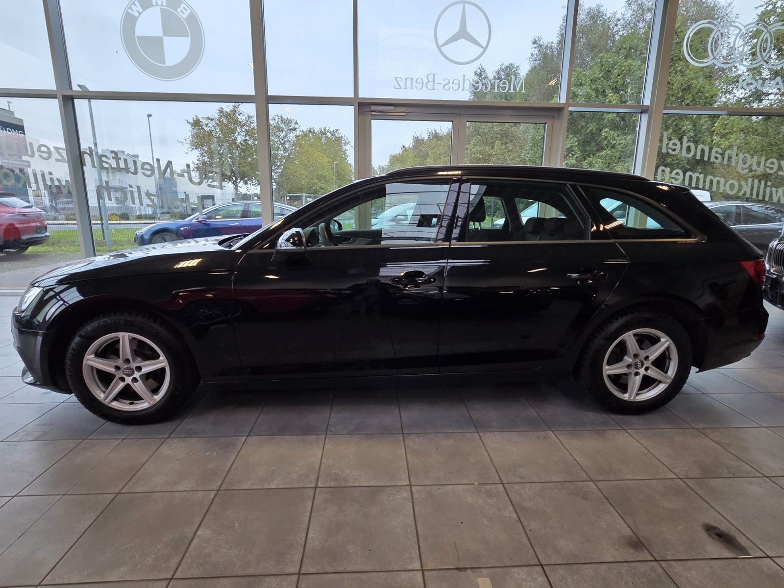 Fahrzeugabbildung Audi A4 Avant basis