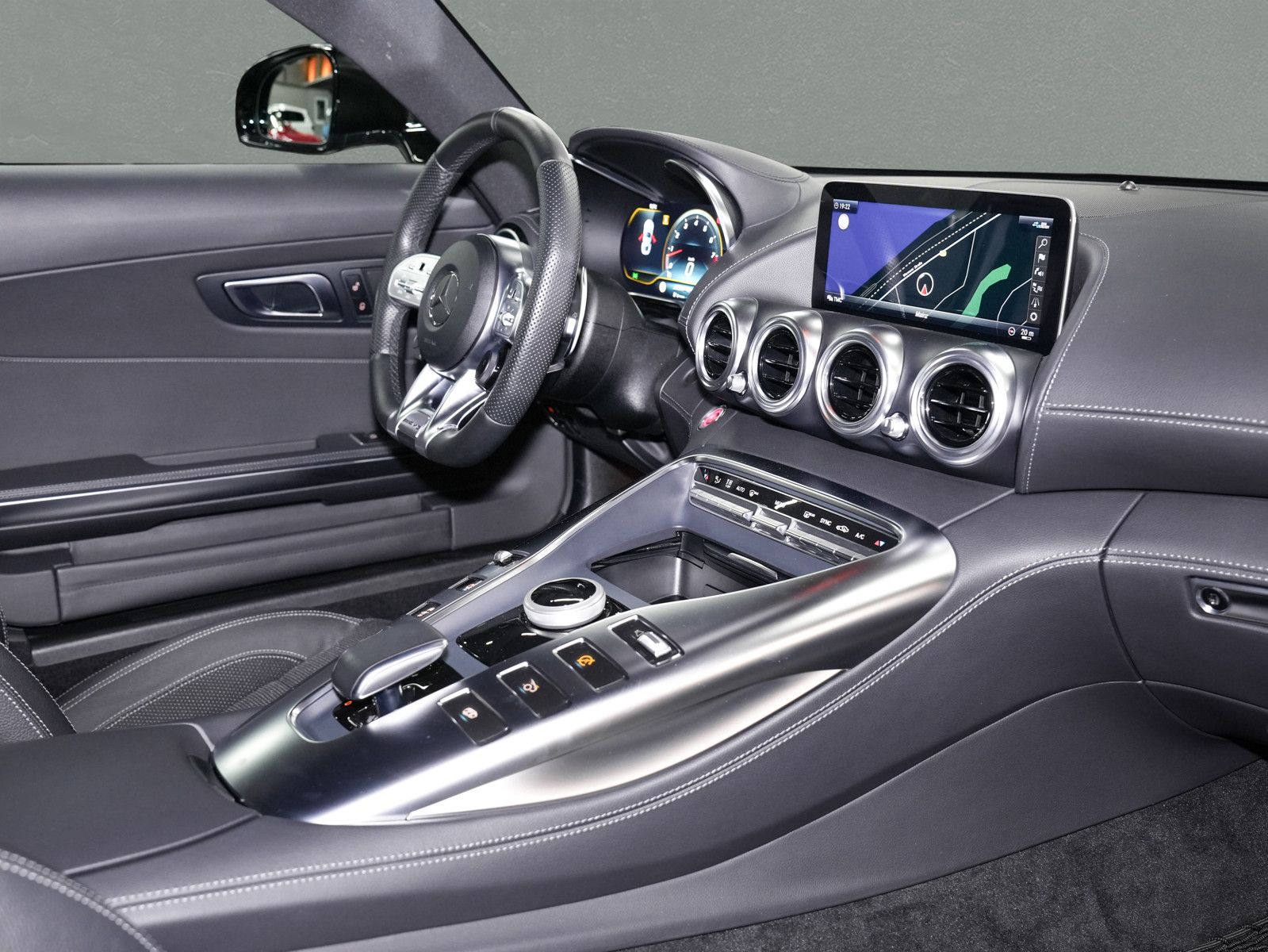 Fahrzeugabbildung Mercedes-Benz AMG GT Coupe - SportAGA | Kamera | PTS vo.+hi.